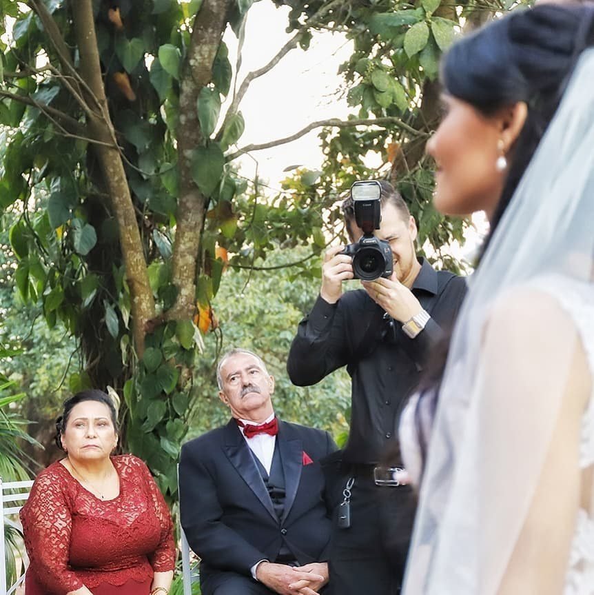 Você precisa de uma cobertura fotográfica ou cinematográfica e não sabe nem por onde começar? Procure um consu